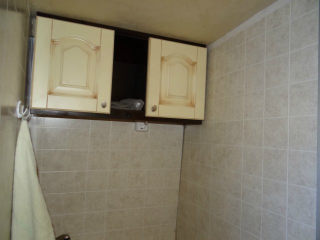 В первую очередь нужно выбрать место в туалете, для установки шкафчика В первую очередь нужно выбрать место в туалете, для установки шкафчика