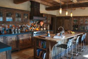 кухня из дерева