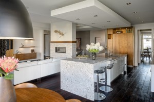 натяжной потолок на кухне