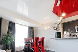 натяжной потолок на кухне