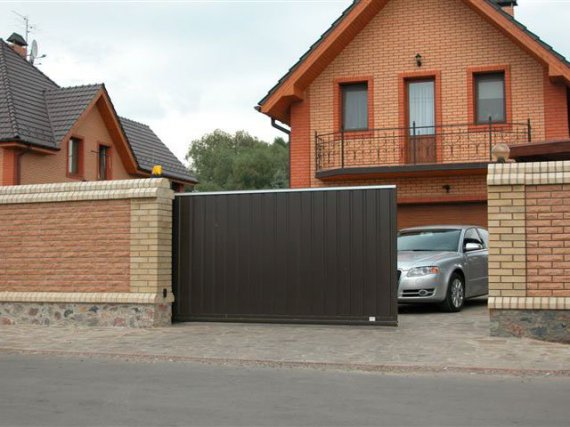 Откатные ворота: особенности и преимущества