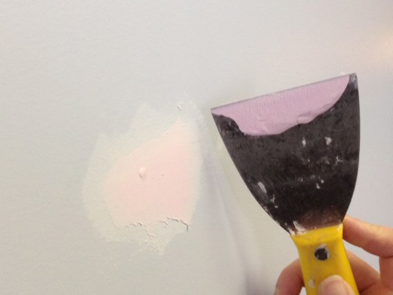 Штукатурка, шпатлевка и окраска стен в помещении