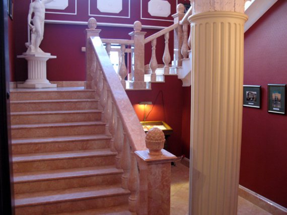 Изделия из натурального камня - гранит и мрамор.