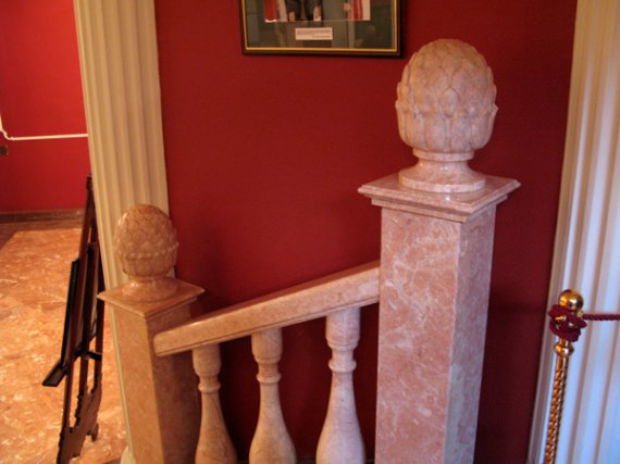 Изделия из натурального камня - гранит и мрамор.