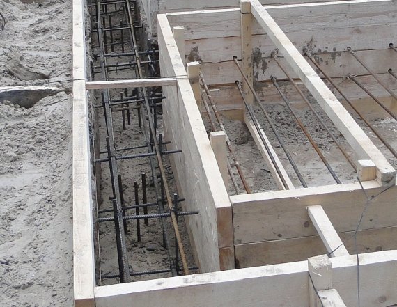 Какую арматуру лучше использовать для ленточного фундамента?