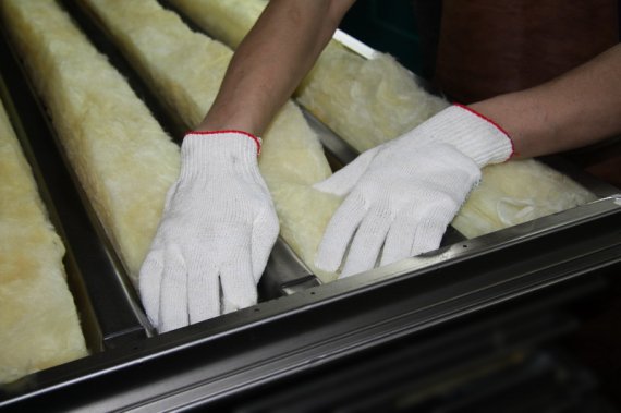 Как утеплить металлическую дверь своими руками?