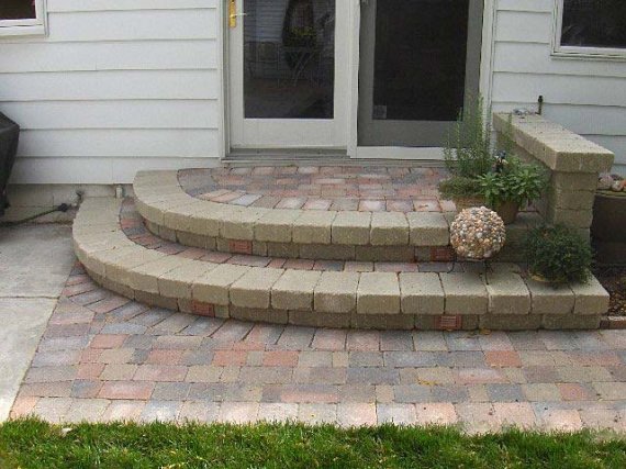 Как сделать ступеньки к дому из кирпича?