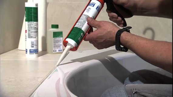 Какой герметик использовать для ванной?