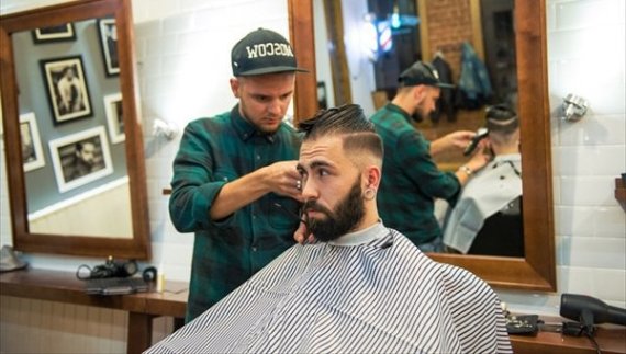 Какие виды услуг оказывают в мужской парикмахерской?
