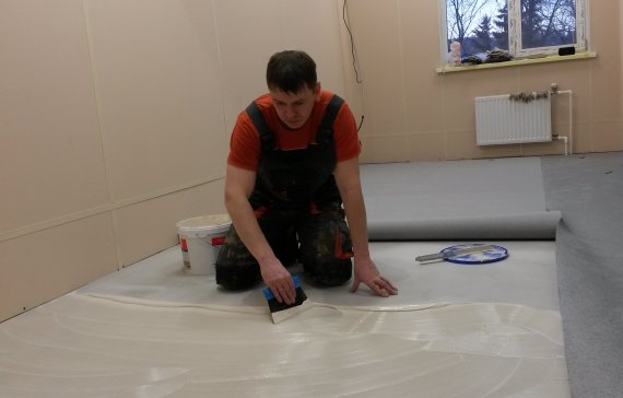 Каким клеем клеить линолеум? Каким клеем клеить линолеум?