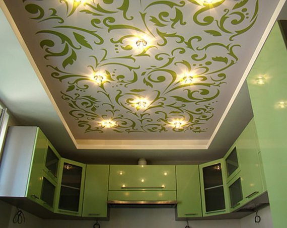 Какие преимущества у натяжных потолков?