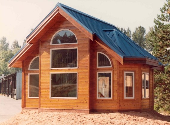 Какими преимуществами обладают дома из клееного бруса?