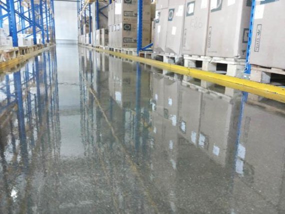 Для каких целей производят обеспыливание полов?