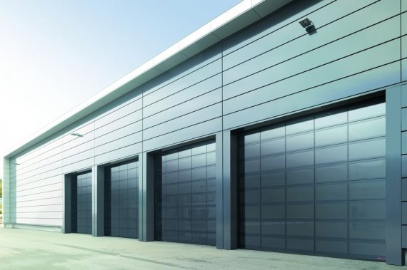 Где применяют промышленные секционные ворота?