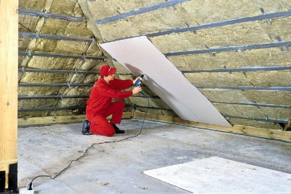 Как и чем утеплить крышу дачи?