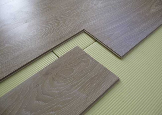 Можно ли стелить ламинат на кухне?