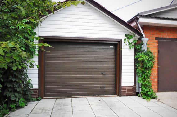 Особенности секционных ворот для гаража