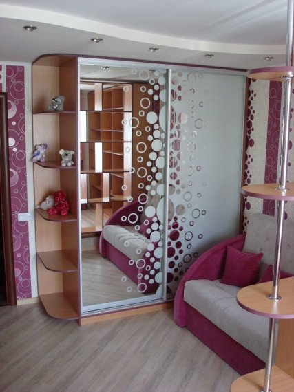 Шкаф-купе в гостиную: идеи дизайна