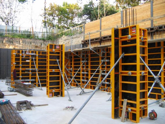 В чем преимущество аренды опалубки для стен?