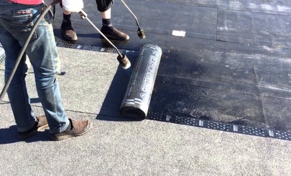 Крыша из рубероида – общепринятое решение в строительстве