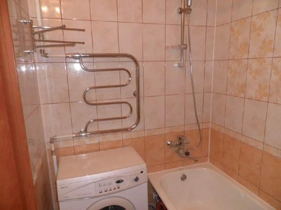 Как перенести полотенцесушитель в ванной?