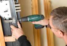 Правильная замена дверного замка
