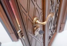 Что представляет собой дверь с терморазрывом?