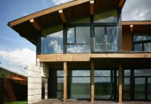 Остекление загородных домов: преимущества