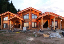 Строительство дома из лафета: плюсы