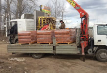 Для чего необходима и кому выгодна аренда крана манипулятора?