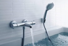 Как стильно оформить маленькую ванную, от смесителя для ванны с душем до мебели