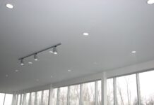 Какие натяжные потолки лучше глянцевые или матовые