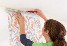 Как клеить фотообои на флизелиновой основе?