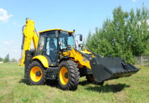 Экскаваторы-погрузчики — главные на рынке дорожно-строительной техники