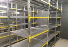 Преимущества металлических стеллажей