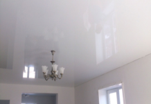 Преимущества, недостатки и применение глянцевых натяжных потолков