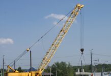 Гусеничный кран: конструкция, назначение, область применения