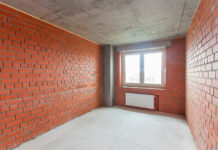 Как правильно принять квартиру без отделки в новостройке?