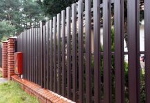 Виды металлического штакетника для забора