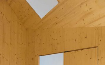 Дом внутри дома. Необычный дизайн номера в отеле Берлина