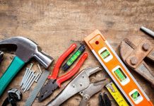 Какой инструмент для кровельных работ обязательно нужен