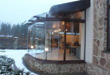 Как правильно делать безрамное остекление веранды?