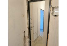 Плюсы металлической входной двери с зеркалом