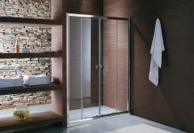 Какие двери в душ брать лучше: раздвижные или распашные?