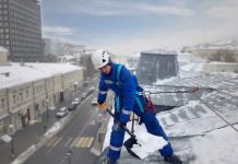 Зачем нужна чистка крыши от снега и наледи