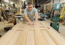 Мастерство и Техника: Процесс Изготовления Дверей