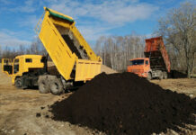 Торф с доставкой: незаменимый помощник для вашего сада