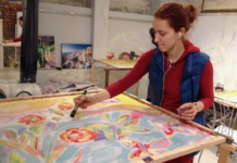 Батик: Искусство ткани и его уникальное оформление в багетной мастерской